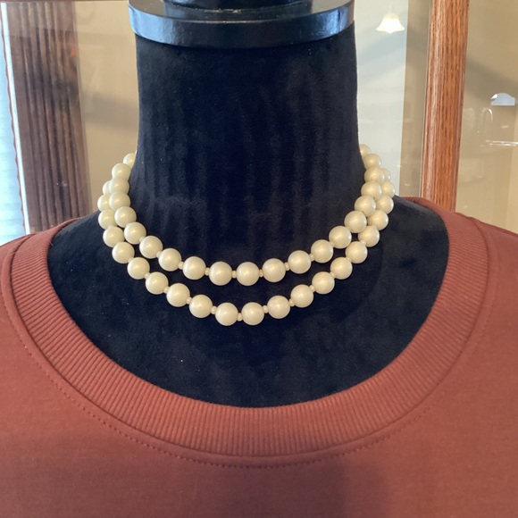 Vintage Two Strand Pearl Necklace - Picture 2 of 14